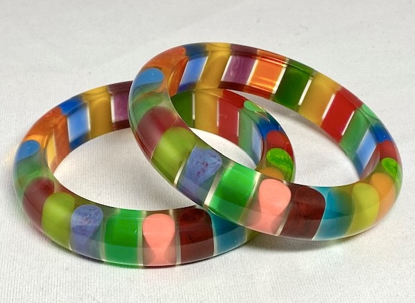JE39 Judith Evans matched pair colored rods resin bangles